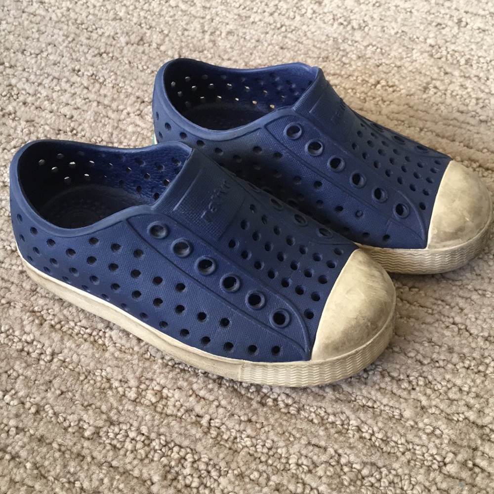 7c Native slip ons
